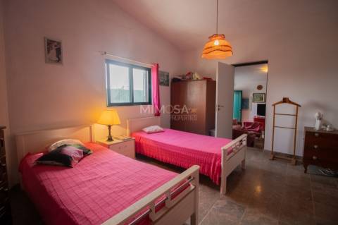 Moradia T3+2 com 3 Anexos Independentes em Alvor