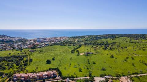 Fantástico terreno para construção de moradia, projeto perto da praia em zona privilegiada da cidade