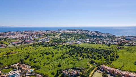 Fantástico terreno para construção de moradia, projeto perto da praia em zona privilegiada da cidade