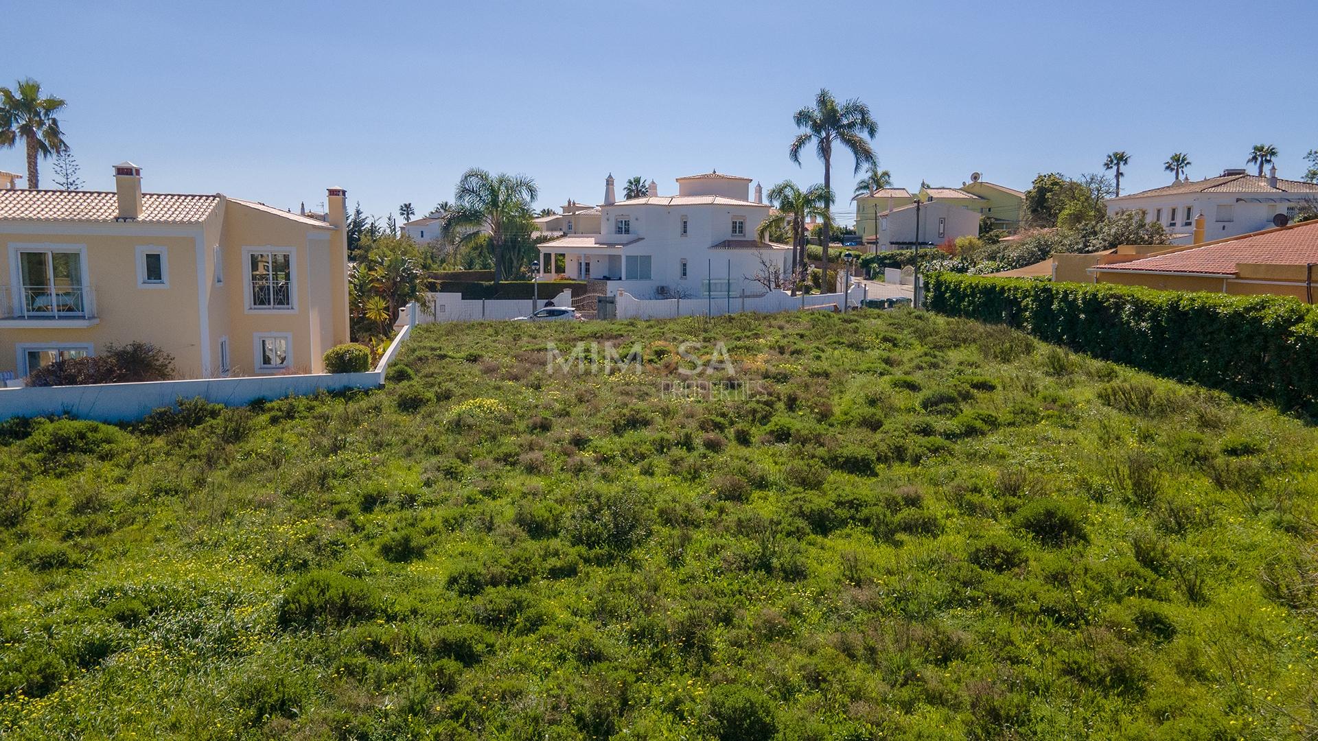 Fantástico terreno para construção de moradia, projeto perto da praia em zona privilegiada da cidade