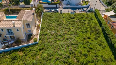 Fantástico terreno para construção de moradia, projeto perto da praia em zona privilegiada da cidade