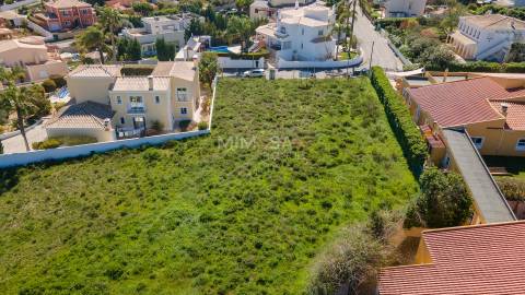 Fantástico terreno para construção de moradia, projeto perto da praia em zona privilegiada da cidade