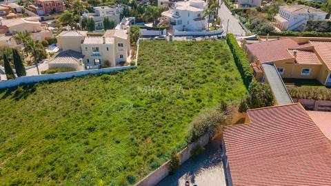 Fantástico terreno para construção de moradia, projeto perto da praia em zona privilegiada da cidade