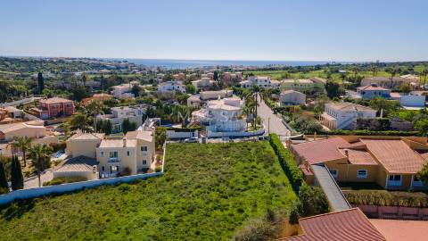 Fantástico terreno para construção de moradia, projeto perto da praia em zona privilegiada da cidade