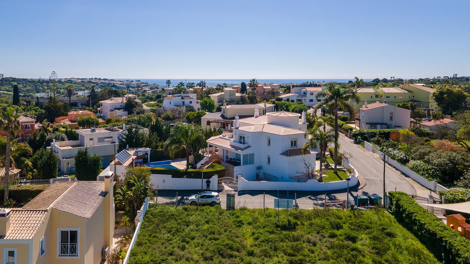 Fantástico terreno para construção de moradia, projeto perto da praia em zona privilegiada da cidade