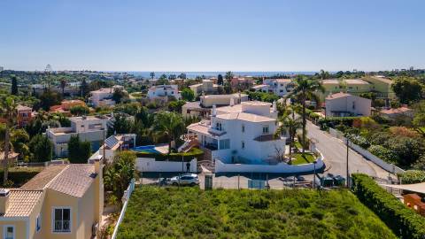 Fantástico terreno para construção de moradia, projeto perto da praia em zona privilegiada da cidade