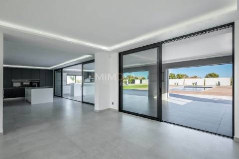 Moradia de Luxo entre o Boavista Golf e as Falésias de Lagos