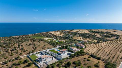 Moradia de Luxo entre o Boavista Golf e as Falésias de Lagos