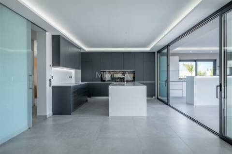 Moradia de Luxo entre o Boavista Golf e as Falésias de Lagos