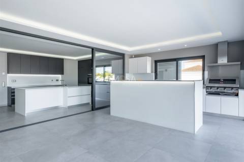 Moradia de Luxo entre o Boavista Golf e as Falésias de Lagos