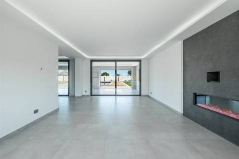 Moradia de Luxo entre o Boavista Golf e as Falésias de Lagos