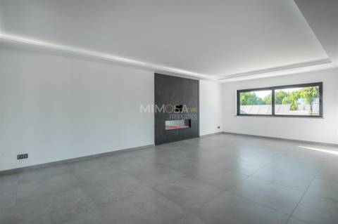 Moradia de Luxo entre o Boavista Golf e as Falésias de Lagos