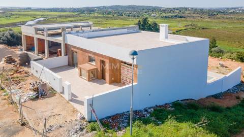 Nova Moradia T3 com Piscina e vista panorâmica, Mexilhoeira Grande