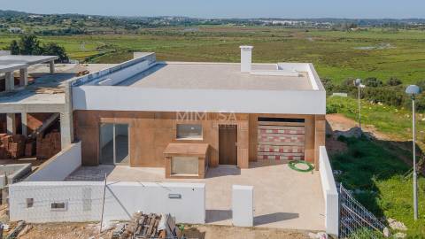 Nova Moradia T3 com Piscina e vista panorâmica, Mexilhoeira Grande