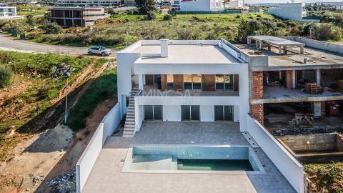 Nova Moradia T3 com Piscina e vista panorâmica, Mexilhoeira Grande