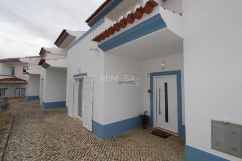 Moradia com Piscina e Vista Mar, a 2 Minutos da Praia da Amoreira