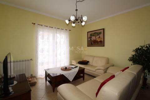 Moradia com Piscina e Vista Mar, a 2 Minutos da Praia da Amoreira