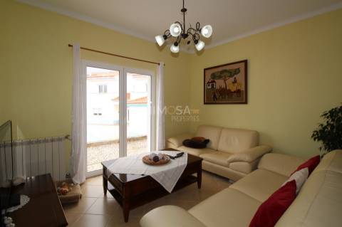 Moradia com Piscina e Vista Mar, a 2 Minutos da Praia da Amoreira