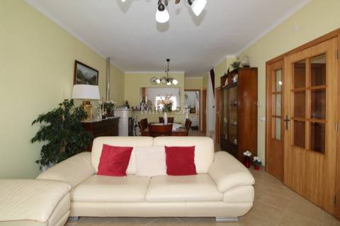 Moradia com Piscina e Vista Mar, a 2 Minutos da Praia da Amoreira