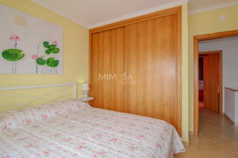 Moradia com Piscina e Vista Mar, a 2 Minutos da Praia da Amoreira