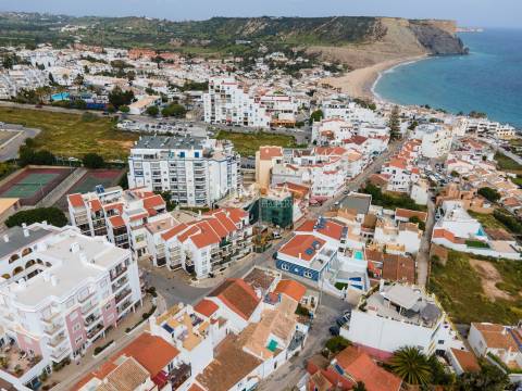 Edifício de 6 T1 com Piscina na Praia da Luz
