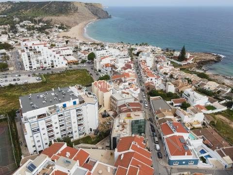 Edifício de 6 T1 com Piscina na Praia da Luz