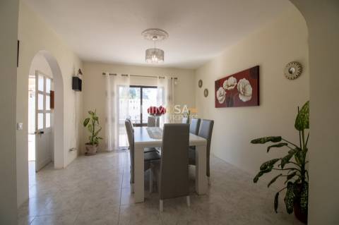 Quinta T4 com Piscina e Frutal perto de Lagoa