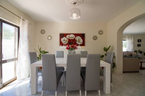 Quinta T4 com Piscina e Frutal perto de Lagoa