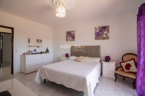 Quinta T4 com Piscina e Frutal perto de Lagoa