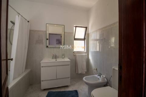 Quinta T4 com Piscina e Frutal perto de Lagoa