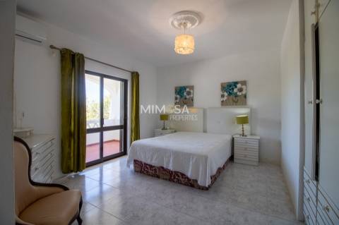 Quinta T4 com Piscina e Frutal perto de Lagoa