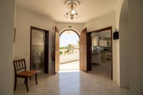 Quinta T4 com Piscina e Frutal perto de Lagoa