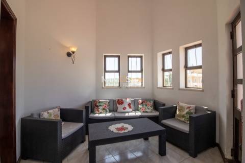 Quinta T4 com Piscina e Frutal perto de Lagoa