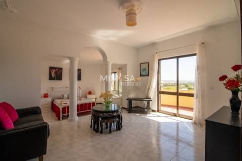 Quinta T4 com Piscina e Frutal perto de Lagoa