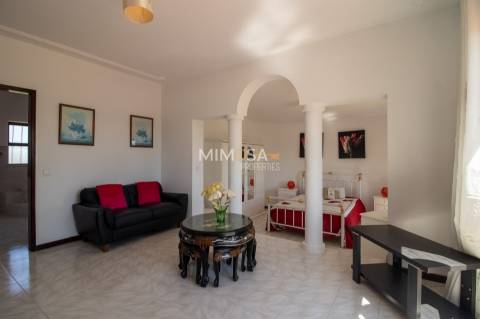 Quinta T4 com Piscina e Frutal perto de Lagoa