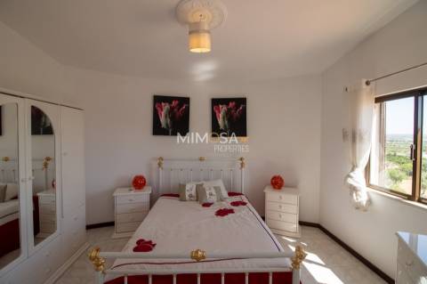 Quinta T4 com Piscina e Frutal perto de Lagoa