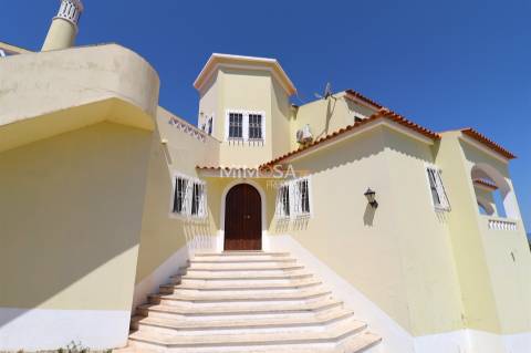 Quinta T4 com Piscina e Frutal perto de Lagoa