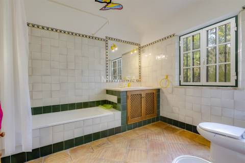 Moradia T5 de Charme com Piscina e Spa – Alcalar, Portimão