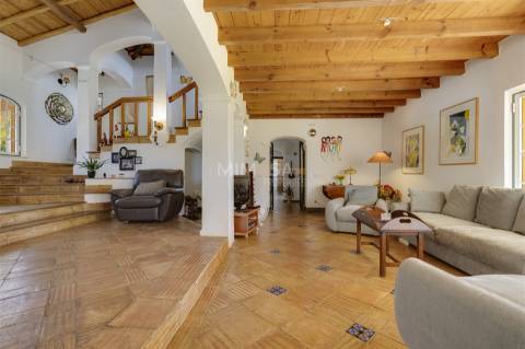 Moradia T5 de Charme com Piscina e Spa – Alcalar, Portimão