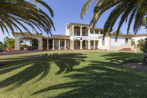 Moradia T5 de Charme com Piscina e Spa – Alcalar, Portimão