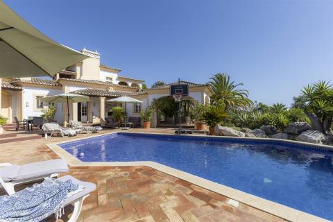 Moradia T5 de Charme com Piscina e Spa – Alcalar, Portimão