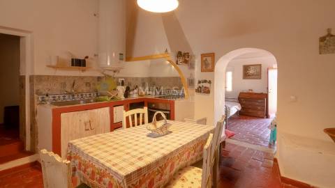 Quinta Típica Restaurada em Lagos – 2 Ha com Potencial Turístico