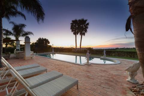 Magnífica Villa Senhorial com Vista Mar e Jardins Paisagísticos