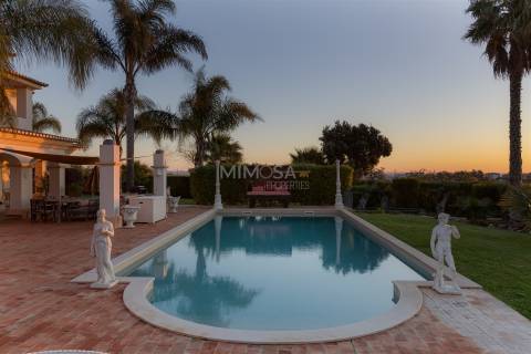 Magnífica Villa Senhorial com Vista Mar e Jardins Paisagísticos