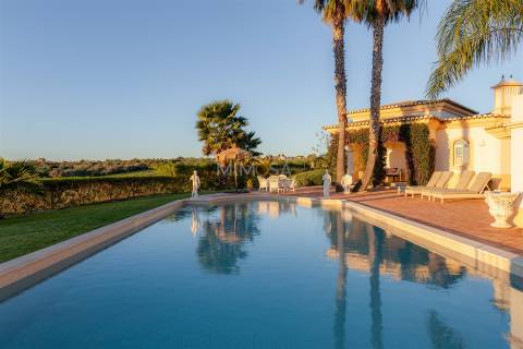 Magnífica Villa Senhorial com Vista Mar e Jardins Paisagísticos
