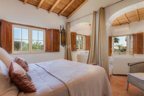 Magnífica Villa Senhorial com Vista Mar e Jardins Paisagísticos