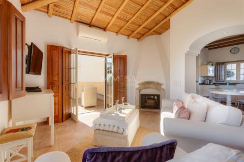 Magnífica Villa Senhorial com Vista Mar e Jardins Paisagísticos