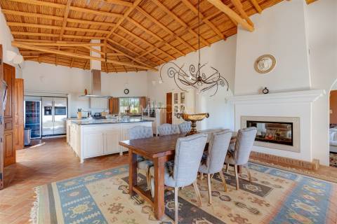 Magnífica Villa Senhorial com Vista Mar e Jardins Paisagísticos