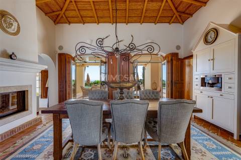 Magnífica Villa Senhorial com Vista Mar e Jardins Paisagísticos