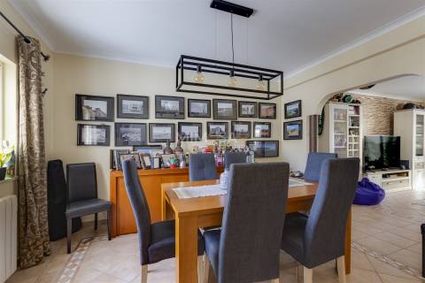 Moradia em Lagos com Piscina Aquecida e Excelente Exposição Solar